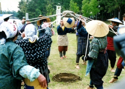 土搗き作業の様子