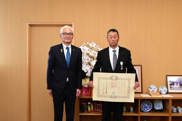 表敬訪問(春の叙勲　瑞宝単光章受章　阿部淳氏)