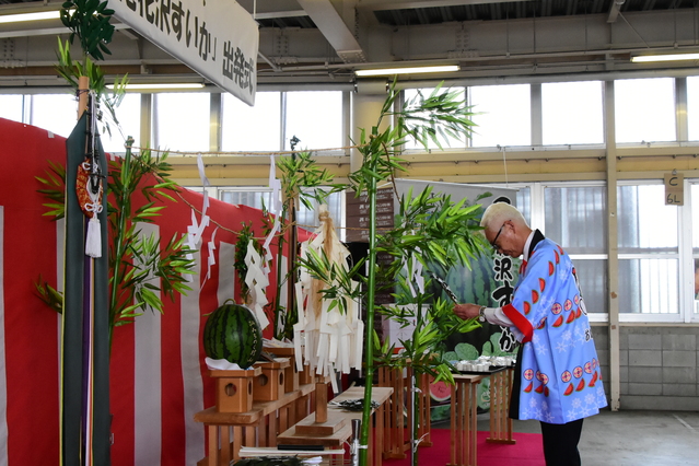 尾花沢スイカ出発式