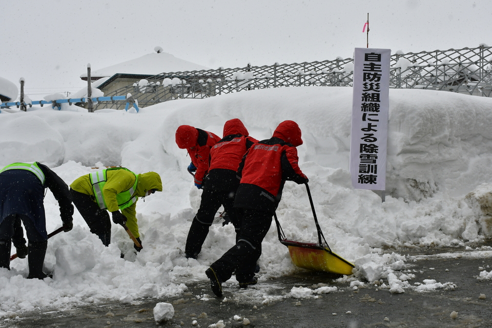 自主防災組織による除雪活動