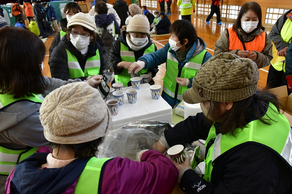 給水・給食支援